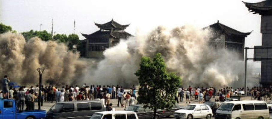 tsunami_wave_coming_unexpected